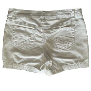 d.jeans Women's White Cotton Blend Shorts Size 6.
